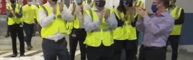 Vakcine uz aplauz puštene iz laboratorija (VIDEO)