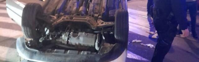 STRAVIČAN SUDAR NA BANOVOM BRDU! Jedan auto završio na krovu, vozač prebačen na Urgentni!