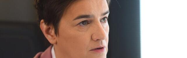 PRVI INOVATIVNI LEK PROIZVEDEN U SRBIJI: Premijerka Brnabić obišla kompaniju Hemofarm u Vršcu