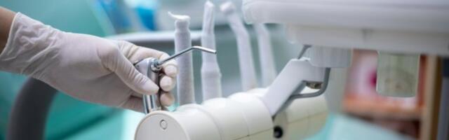 TEŽAK SKANDAL TRESE ČEŠKU! Lažni zubar lečio ljude, posao učio preko Interneta! ZGRNUO OGROMNE PARE, A NAJGORE JE ŠTO NEMA NEZADOVLJNIH PACIJENATA!