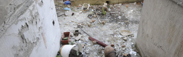 EKSPLOZIJA NA KOPAONIKU! Detonacija oštetila automobil, kuću, fasadu! (FOTO, VIDEO)