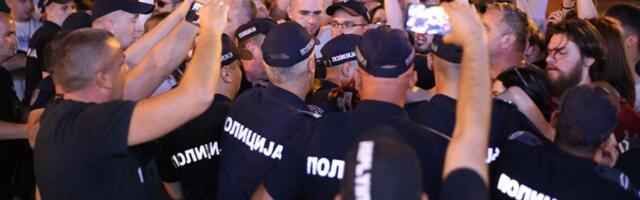 "Policajac pretio da će me zbrisati": Oslobođen učitelj kog su uhapsili tokom 16 minuta tišine (VIDEO)