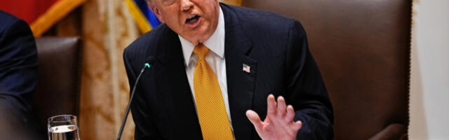 &quot;NE DOLAZI U OBZIR!&quot; Tramp kreće u seču antidržavnih medija, traži oduzimanje licenci: Treba ih zabraniti!