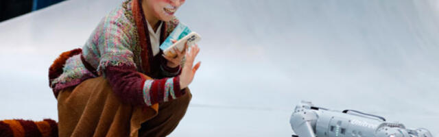 Пси роботи са ликовима Маска, Закерберга и Кима хит на сајму у Базелу (ВИДЕО)