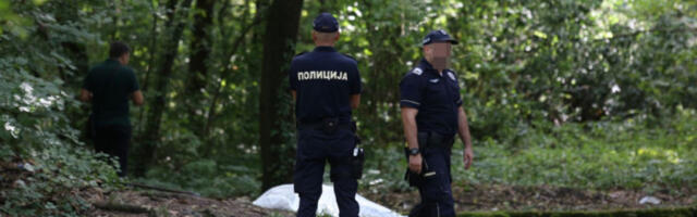 "BAVIO SE MAGIJOM, HIPNOZOM I TRIKOVIMA, LJUBIO JE ZEMLJU i KLEO"! Okrivljeni za ubistvo komšije kod Svrljiga zatprepastio na suđenju!