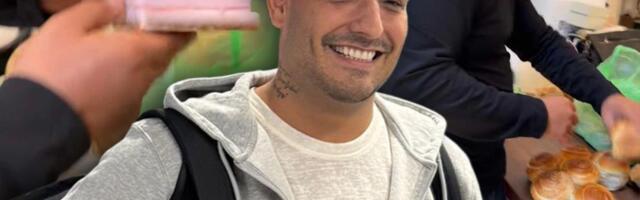 DARKO LAZIĆ NAKON MALDIVA NAVALIO NA JAJA I SLANINU! Pevač jedva čekao da stigne u Beograd, a ovaj specijalitet je prvi na meniju (FOTO/VIDEO)
