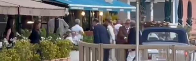 MELINA I BRITANSKI MILIONER STIGLI NA SVEČANU VEČERU, ONA SVA U BELOM! Restoran na Azurnoj obali se satima spremao za gala noć, stiže 70 zvanica (VIDEO)