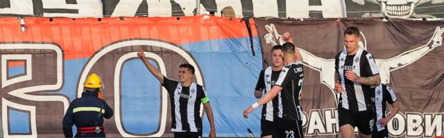 Partizan i kada pobeđuje, nervira navijače: Pazarci ni iz čega umalo do boda u Humskoj (VIDEO)