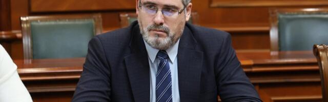 Oštar odgovor Starovića: Postalo je dosadno gledati kako sitni i neostvareni političari, poput osica, uporno peckaju Vučića