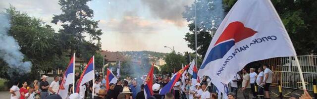SLOŽNO I UJEDINJENO UOČI SKUPA 27. JUNA: Građani iz Smedereva i Velike plane pešačili više od 20 km do Grocke, dočekani uz parolu "Srbija pobeđuje" (VIDEO)