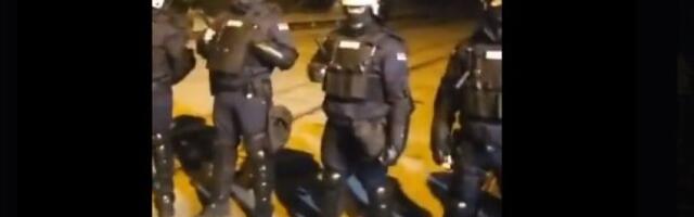 "200 pripadnika policije rasteralo aktiviste i pregazilo šator": Objavljen snimak sa Starog savskog mosta (VIDEO)