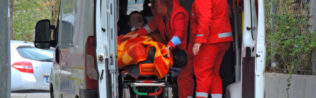 TUGA NA PUTU KOD RUME U kombiju stradala 4 RADNIKA - zakucali se u radni valjak koji je izvodio radove!