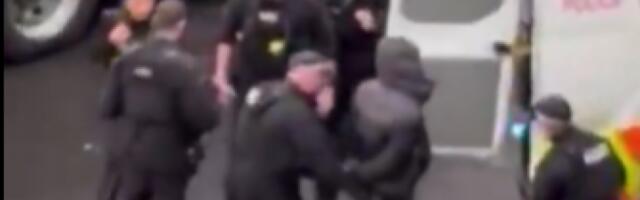 OVO JE MUŠKARAC KOJI JE IZVEO NAPAD U LONDONU! Objavljen snimak njegovog hapšenja, ljude napao i prskao (VIDEO)