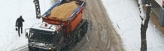 Na većini puteva u Srbiji otežan saobraćaj, vanredna situacija u više mesta