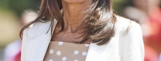 Kraljica Letizia od Španije prošetala savršenu prolećnu kombinaciju kupljenu na popustu