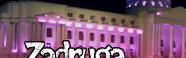 (FOTO) JOŠ JEDAN BRAK NA IVICI DA PUKNE! Zadrugar ŠČEPAO OVU UČESNICU, PA POČELI DA RAZMENJUJU NEŽNOSTI - ŽENA NA APARATIMA!