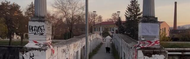 Postavljen znak za ZABRANU PRELASKA mosta na Lepenici - Nije bezbedno, ali ima i onih koji za to ne mare