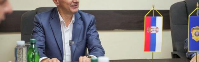 Macut bi da radi privatno? Studenti mu žestoko odgovorili