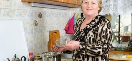 Svekrva došla kod sina i snaje u Beograd, pa se šokirala: Uveče ih izbacili iz stana, a onda se desilo nešto gore: Otkrila veliku sramotu