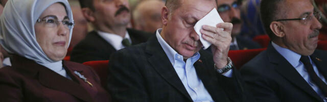 "POZVALI SU ME USRED NOĆI" Panika zavladala Turskom, Erdogan na mukama - OVO JE NAJGORI MOGUĆI SCENARIO!