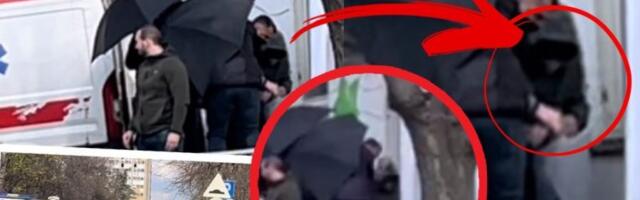 PRVE SLIKE DEČAKA-UBICE IZ RIBNIKARA NAKON SASLUŠANJA! Izveden iz ambulantnih kola sa kapuljačom - Evo šta je radio sa rukama! (FOTO, VIDEO)