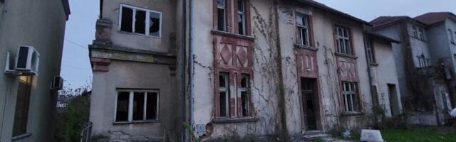 U napuštenoj zgradi u centru Čačka pronadjeno telo u fazi raspadanja