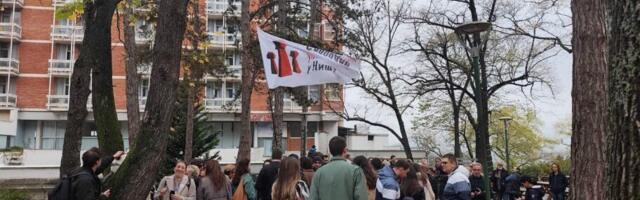 Održan protest u Niškoj Banji zbog osnivanja Fakulteta srpskih studija, sastanka nije bilo