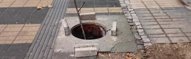 Čitaoci javljaju: Otvorena šahta na nezavršenom trotoaru u Bulevaru oslobođenja