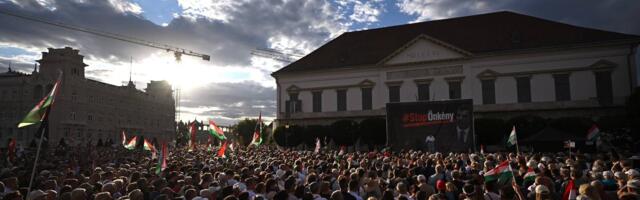 Orbanove pristalice protestovale u Budimpešti protiv smene predsednika Tamaša Suljoka