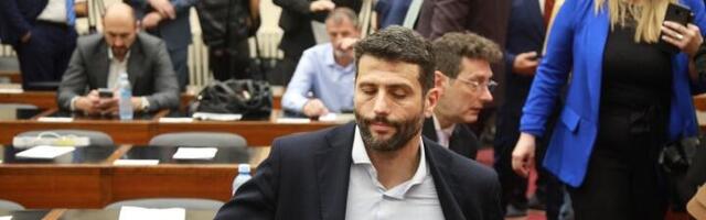 Ovako Šapic šamara Vesića: Obećanja, besmisleni projekti, tableti…