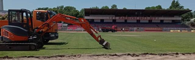 Na stadionu “Čair” počeli radovi, Radnički dobija hibridni teren