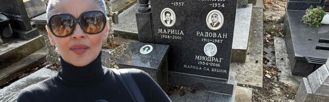 "Vračala je da mi bude loše, nosila moje slike na groblje!" Pevačica iznela strašne detalje: "Bog mi je rekao"