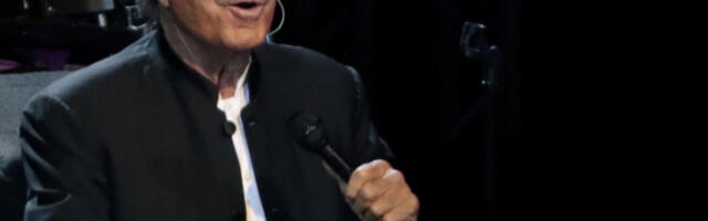 Адвокат Хулија Иглесијаса тражи да се затвори поступак против певача