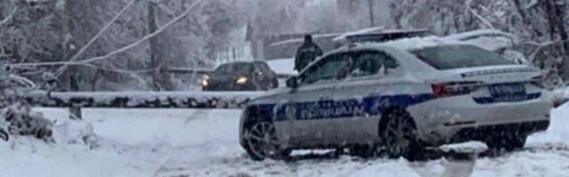 Zbog snega i kolapsa hitno se oglasio MUP: Vozači, danas sledite ova uputstva
