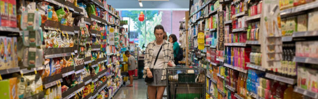 Храна и услуге вуку инфлацију у САД: скок цена изнад очекивања Федералних резерви