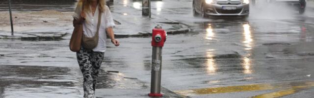 Spremite kišobrane! Nakon toplog dana stižu pljuskovi: Ovaj deo Srbije je na udaru