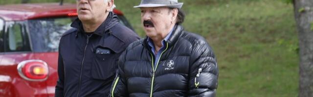 Haris Džinović potišten: Pevač stigao na sahranu Saše Katančića (FOTO/VIDEO)