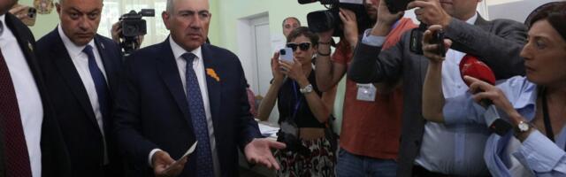 Pašinjanova partija vodi na ključnim parlamentarnim izborima s budućnošću zemlje u pitanju
