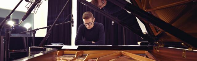 Pijanista iz Pirota Nikola Pešić objavio prvi autorski album „Skies“
