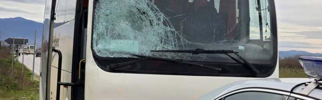 Muškarac se bacio na autobus u pokretu kod Rudara