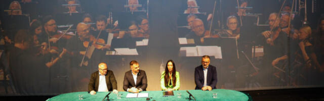 Градоначелник Новог Сада и СНП потписали споразум о увођењу класичне музике у градски превоз