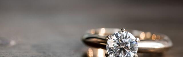 Zašto se verenički prsten nosi na domalom prstu - simbolika koju morate da razumete