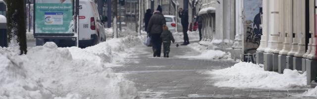 Studenti u akciji čišćenja snega