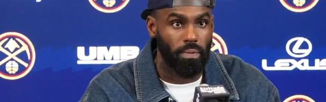 Bizarna situacija na konferenciji Jokićevog saigrača: Seo na stolicu, a onda je shvatio da nešto nedostaje