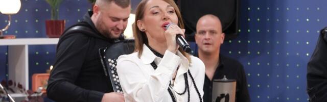 "Hiljadu evra potrošim za pet minuta": Pevačica otkrila koliko zarađuje - Jede sa pozlaćenim escajgom