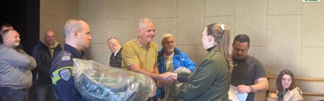 BEZBEDNOST NAJMLAĐIH NA PRVOM MESTU: U Obrenovcu organizovana podela besplatnih dečijih auto-sedišta, naredna podela za mesec dana (FOTO)