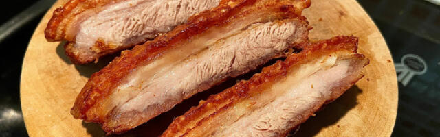 Ovo je tajna NAJSOČNIJEG PEČENJA: Uz samo 2 sastojka svaki zalogaj će se topiti u ustima, a korica će biti savršeno hrskava