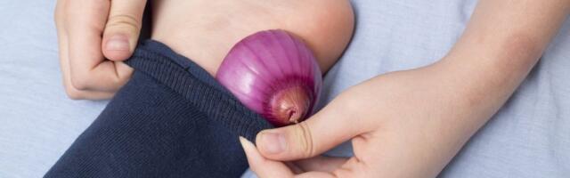 Stavila je crni luk u čarape tokom noći: Tegobe nestale kao od šale