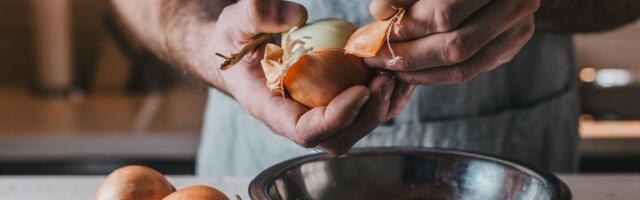 Ne bacajte ljuske od crnog luka: Evo šta su bake u Jugoslaviji radile s njima, zdravlje će vam biti zahvalno