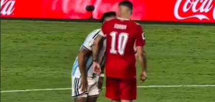 "GRANITE, SMRDI TI IZ USTA!" Isplivao snimak kako pobesneli Džaka preti Argentincu usred utakmice! Martinez ga jednim gestom oduvao